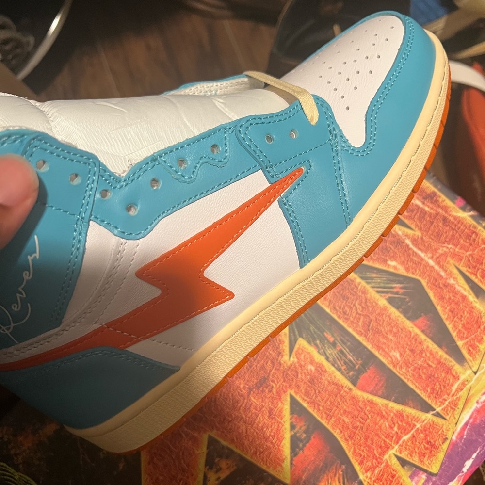 Kool Kiy Miami dolphin edition. Never worn. Comes with 3 diff color shoe strings